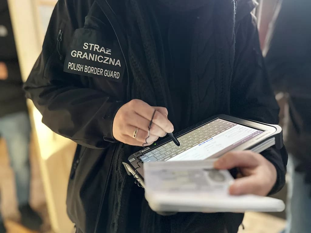 Агенції поза KRAZ: чому українцям можуть відмовити у карті побиту